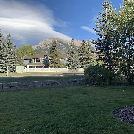 New! Cozy Rocky Mountain Chalet Managed By Little Sister Getaways Canmore Esterno foto