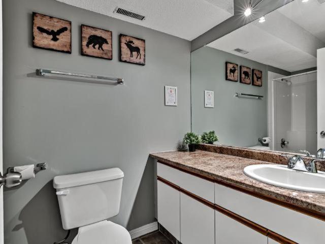 New! Cozy Rocky Mountain Chalet Managed By Little Sister Getaways Canmore Esterno foto