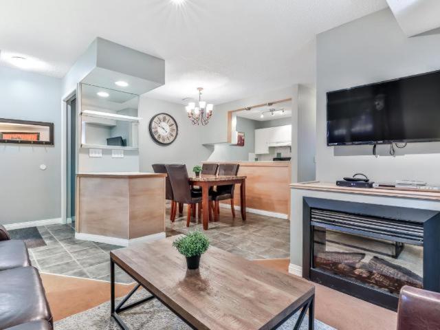 New! Cozy Rocky Mountain Chalet Managed By Little Sister Getaways Canmore Esterno foto