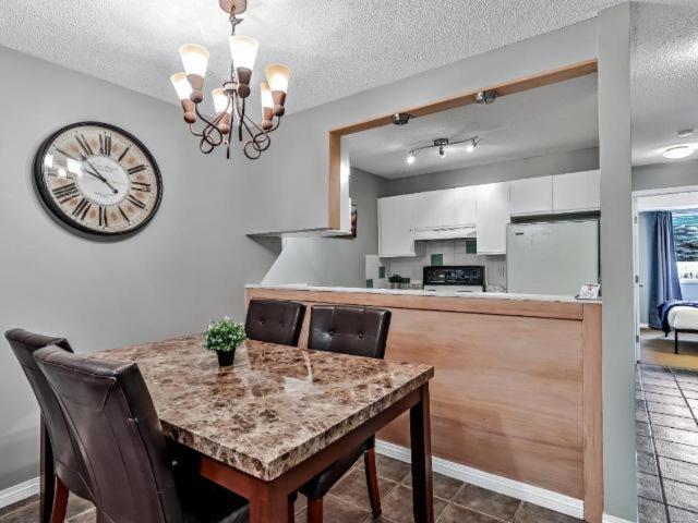 New! Cozy Rocky Mountain Chalet Managed By Little Sister Getaways Canmore Esterno foto