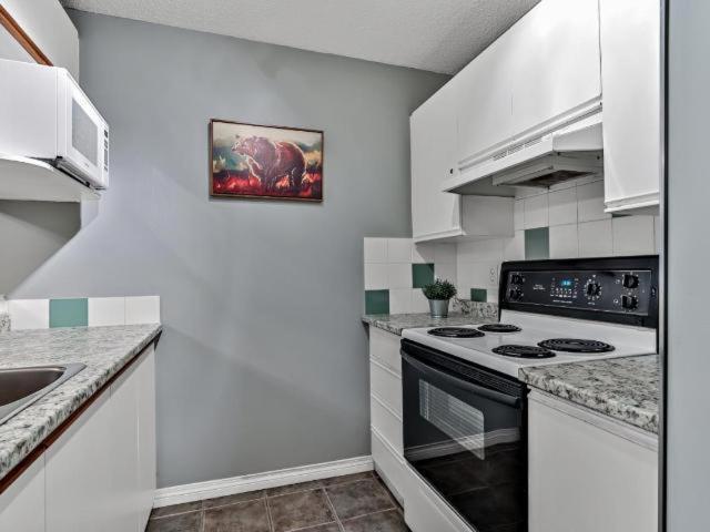 New! Cozy Rocky Mountain Chalet Managed By Little Sister Getaways Canmore Esterno foto
